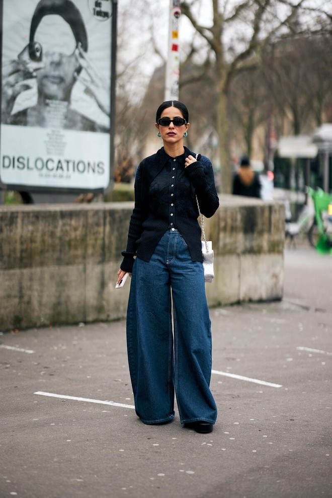 Mùa thu 2024, quần jeans ống rộng dường như không có 'đối thủ'- Ảnh 2. Mùa thu 2024, quần jeans ống rộng dường như không có 'đối thủ'- Ảnh 2.