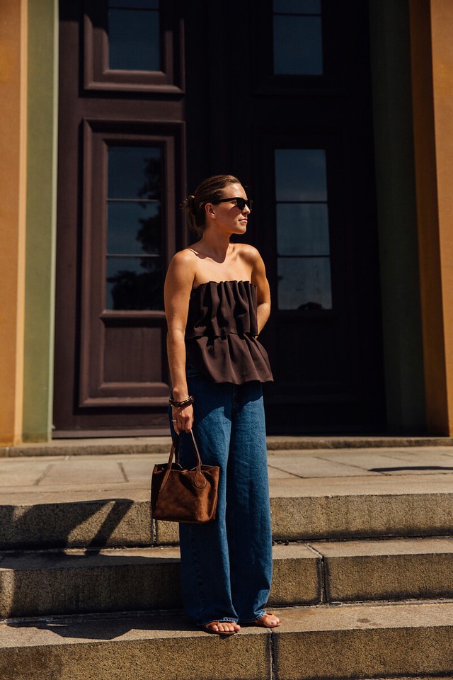 Mùa thu 2024, quần jeans ống rộng dường như không có 'đối thủ'- Ảnh 6. Mùa thu 2024, quần jeans ống rộng dường như không có 'đối thủ'- Ảnh 6.