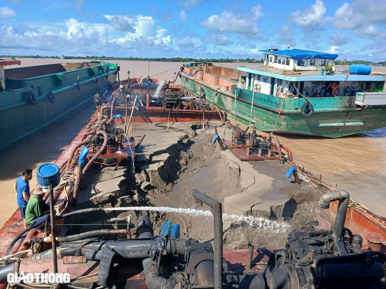 Đầu tháng 9, nhà thầu huy động thêm 4 tàu tăng công suất khai thác cát biển- Ảnh 3. Đầu tháng 9, nhà thầu huy động thêm 4 tàu tăng công suất khai thác cát biển- Ảnh 3.