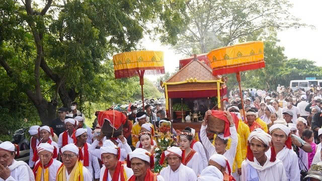 Bảo tồn, phát huy bản sắc văn hóa dân tộc Chăm trong thời kỳ hội nhập và phát triển đất nước - Ảnh 2. Bảo tồn, phát huy bản sắc văn hóa dân tộc Chăm trong thời kỳ hội nhập và phát triển đất nước - Ảnh 2.