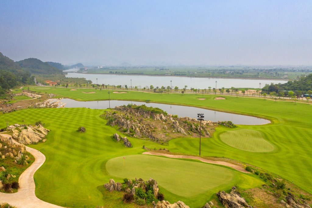 1678082010_Nhung-moi-tinh-dang-do-cua-ong-hoang-cai-luong.jpg - Vietnam.vn Royal Ninh Binh2