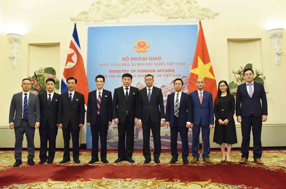 Thứ trưởng Ngoại giao Phạm Thanh Bình hội đàm với Thứ trưởng Ngoại giao Triều Tiên Pak Sang Gil.