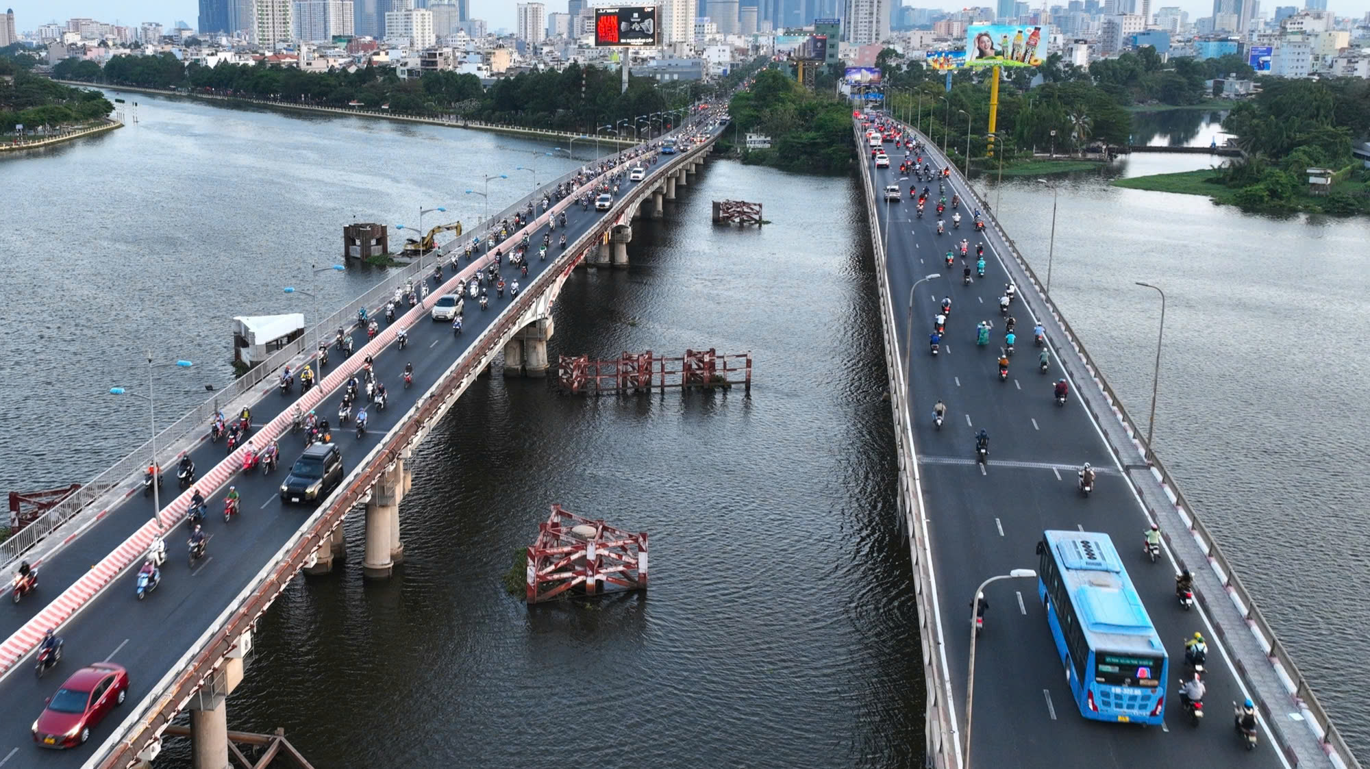 TP.HCM: Kiểm tra cầu yếu, đảm bảo an toàn trong mùa mưa bão- Ảnh 2. TP.HCM: Kiểm tra cầu yếu, đảm bảo an toàn trong mùa mưa bão- Ảnh 2.