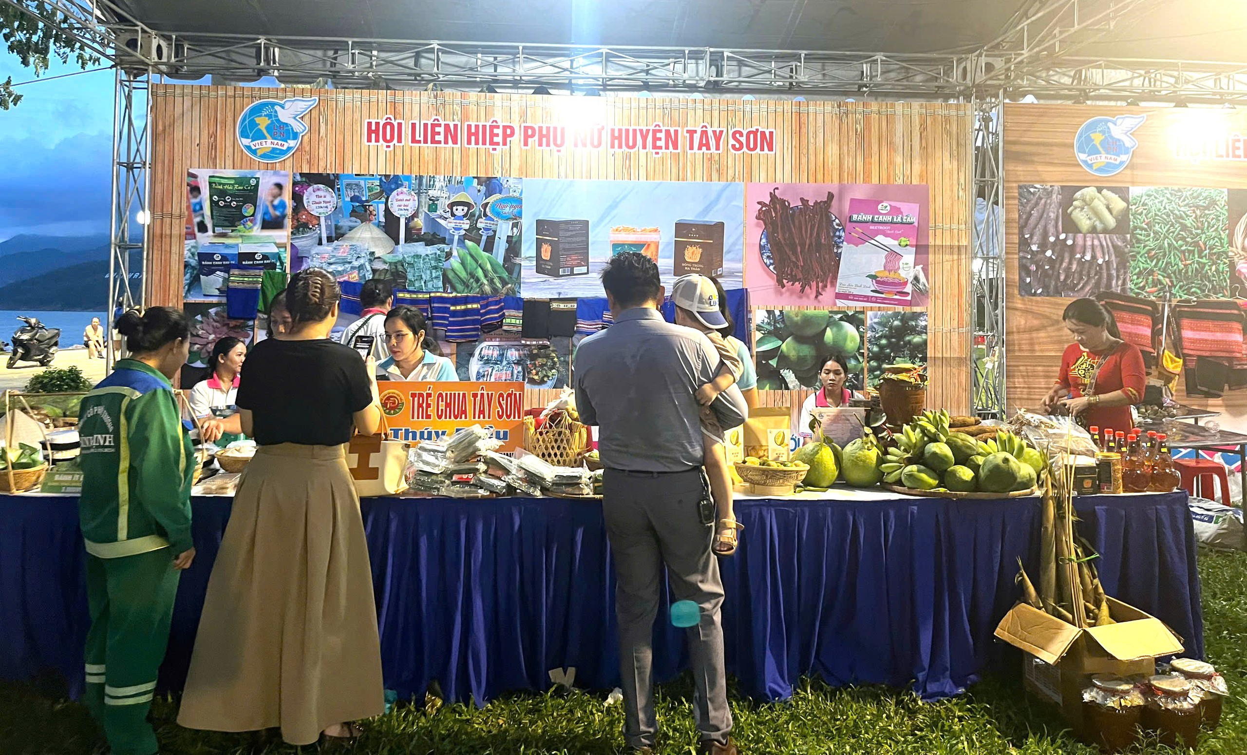Bình Định: Phiên chợ “Phụ nữ dân tộc thiểu số khởi nghiệp sáng tạo và chuyển đổi xanh”- Ảnh 7. Bình Định: Phiên chợ “Phụ nữ dân tộc thiểu số khởi nghiệp sáng tạo và chuyển đổi xanh”- Ảnh 7.
