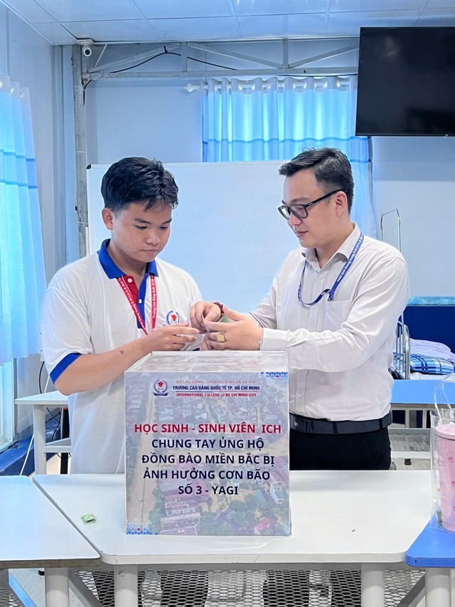 Xúc động hình ảnh giảng viên, sinh viên TP HCM dốc lòng hỗ trợ vùng lũ- Ảnh 9. Xúc động hình ảnh giảng viên, sinh viên TP HCM dốc lòng hỗ trợ vùng lũ- Ảnh 9.