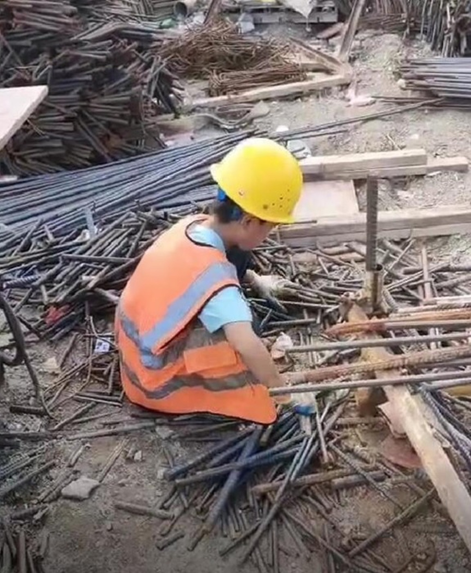 Ép con đi phụ hồ, bán hàng rong, cha mẹ nhận cái kết cười ra nước mắt - 2 Ép con đi phụ hồ, bán hàng rong, cha mẹ nhận cái kết cười ra nước mắt - 2