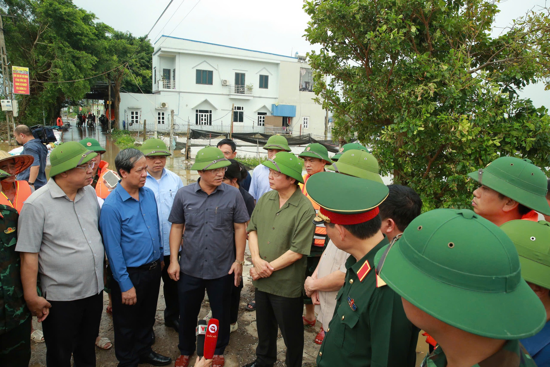 Phó Thủ tướng Trần Hồng Hà kiểm tra công tác khắc phục hậu quả sau bão số 3 tại tỉnh Nam Định- Ảnh 1. Phó Thủ tướng Trần Hồng Hà kiểm tra công tác khắc phục hậu quả sau bão số 3 tại tỉnh Nam Định- Ảnh 1.