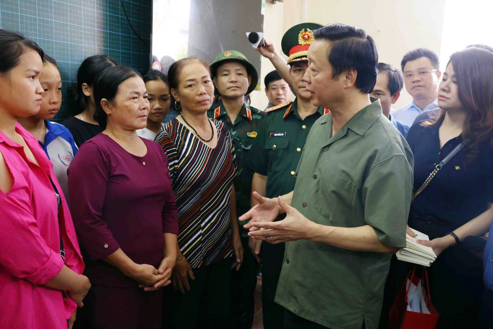 Phó Thủ tướng Trần Hồng Hà kiểm tra công tác khắc phục hậu quả sau bão số 3 tại tỉnh Nam Định- Ảnh 2. Phó Thủ tướng Trần Hồng Hà kiểm tra công tác khắc phục hậu quả sau bão số 3 tại tỉnh Nam Định- Ảnh 2.