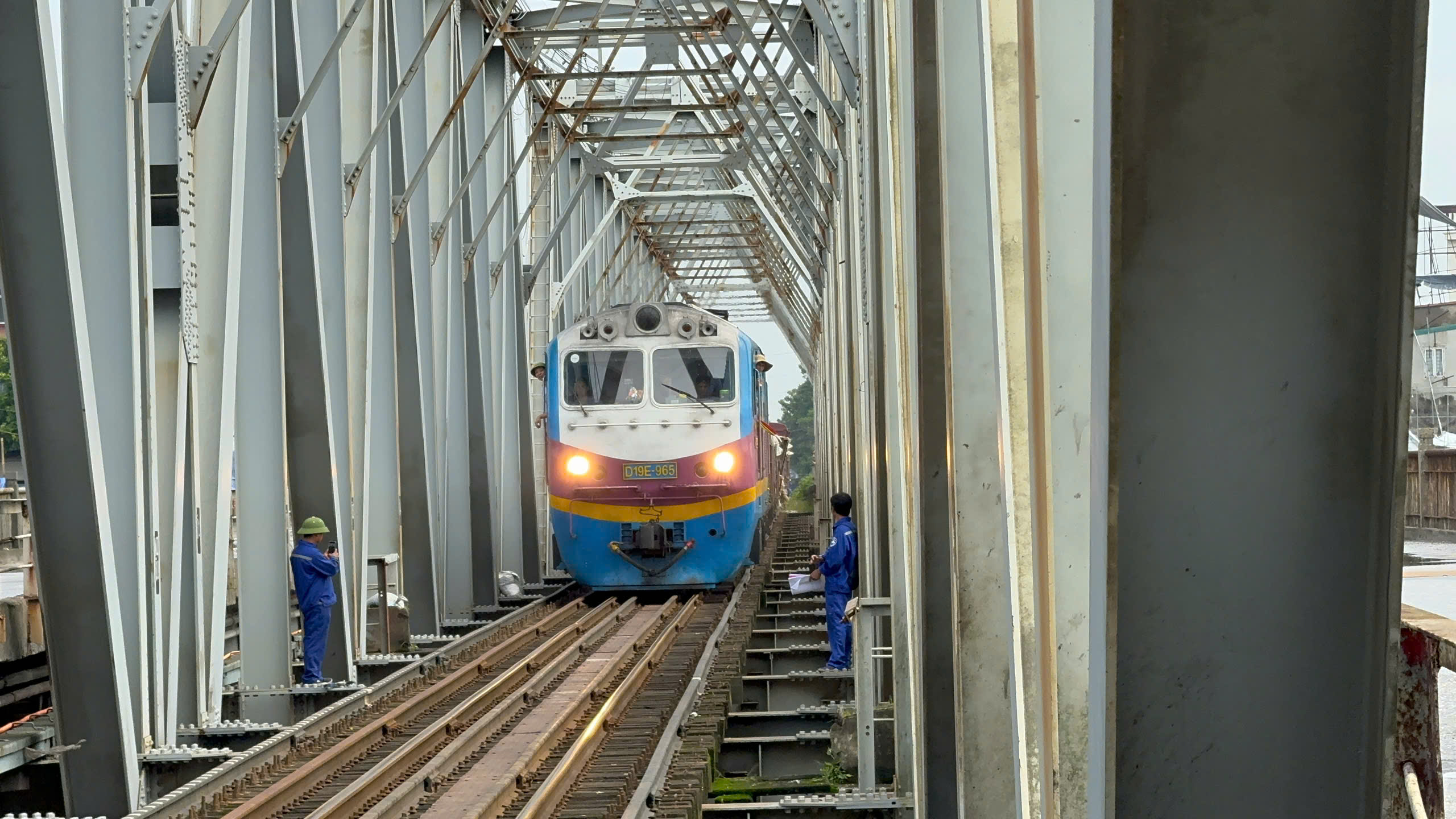 Cho phép chạy tàu qua cầu Long Biên, cầu Đuống- Ảnh 2. Cho phép chạy tàu qua cầu Long Biên, cầu Đuống- Ảnh 2.
