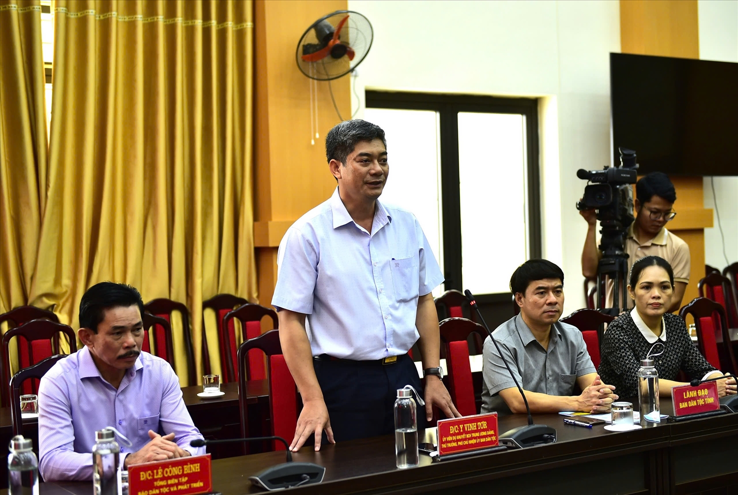 Thứ trưởng, Phó Chủ nhiệm Ủy ban Dân tộc Y Vinh Tơr thăm hỏi, động viên đồng bào vùng lũ Tuyên Quang 1 Thứ trưởng, Phó Chủ nhiệm Ủy ban Dân tộc Y Vinh Tơr thăm hỏi, động viên đồng bào vùng lũ Tuyên Quang 1