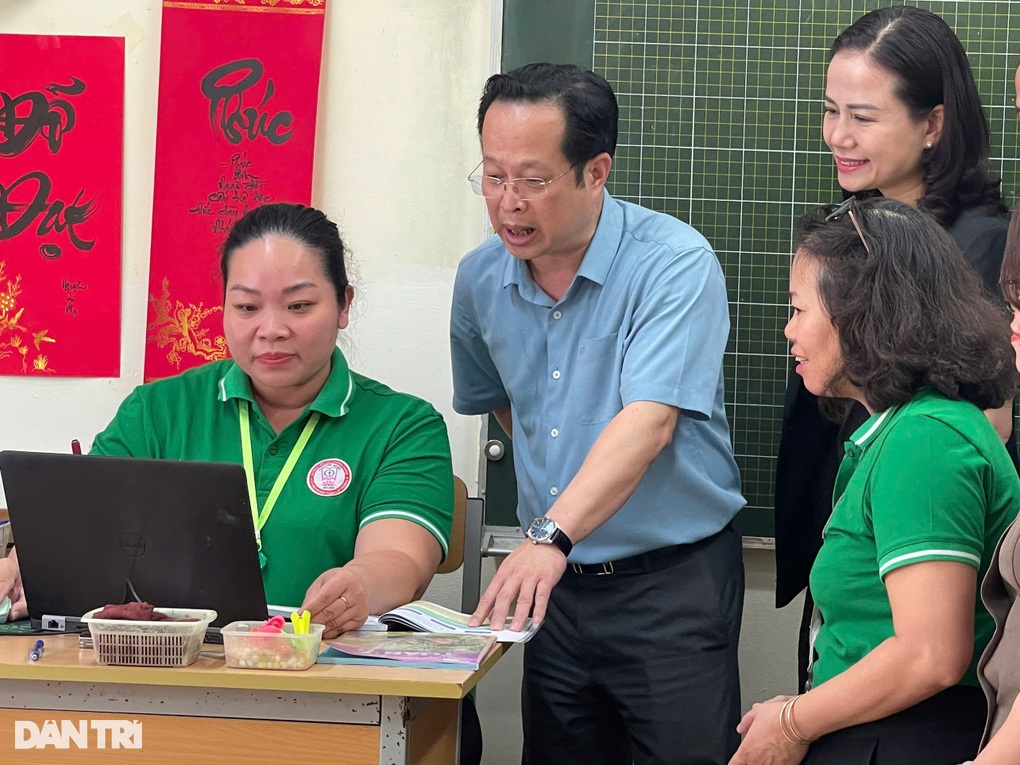 Hà Nội: Lũ dâng 1,2m, hơn 300 học sinh khăn gói học nhờ - 5 Hà Nội: Lũ dâng 1,2m, hơn 300 học sinh khăn gói học nhờ - 5