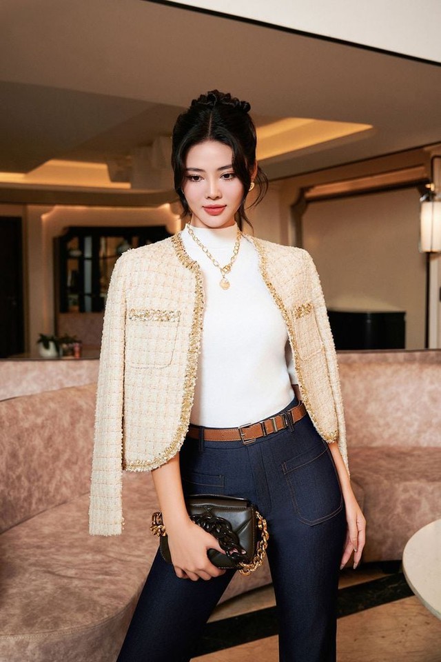 Hóa quý cô mùa thu sang trọng và đẳng cấp với áo khoác dạ- Ảnh 4. Hóa quý cô mùa thu sang trọng và đẳng cấp với áo khoác dạ- Ảnh 4.