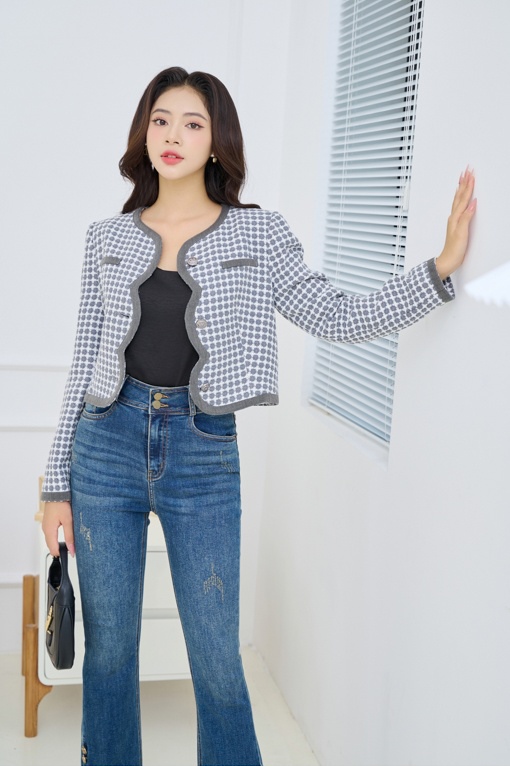 Hóa quý cô mùa thu sang trọng và đẳng cấp với áo khoác dạ- Ảnh 6. Hóa quý cô mùa thu sang trọng và đẳng cấp với áo khoác dạ- Ảnh 6.