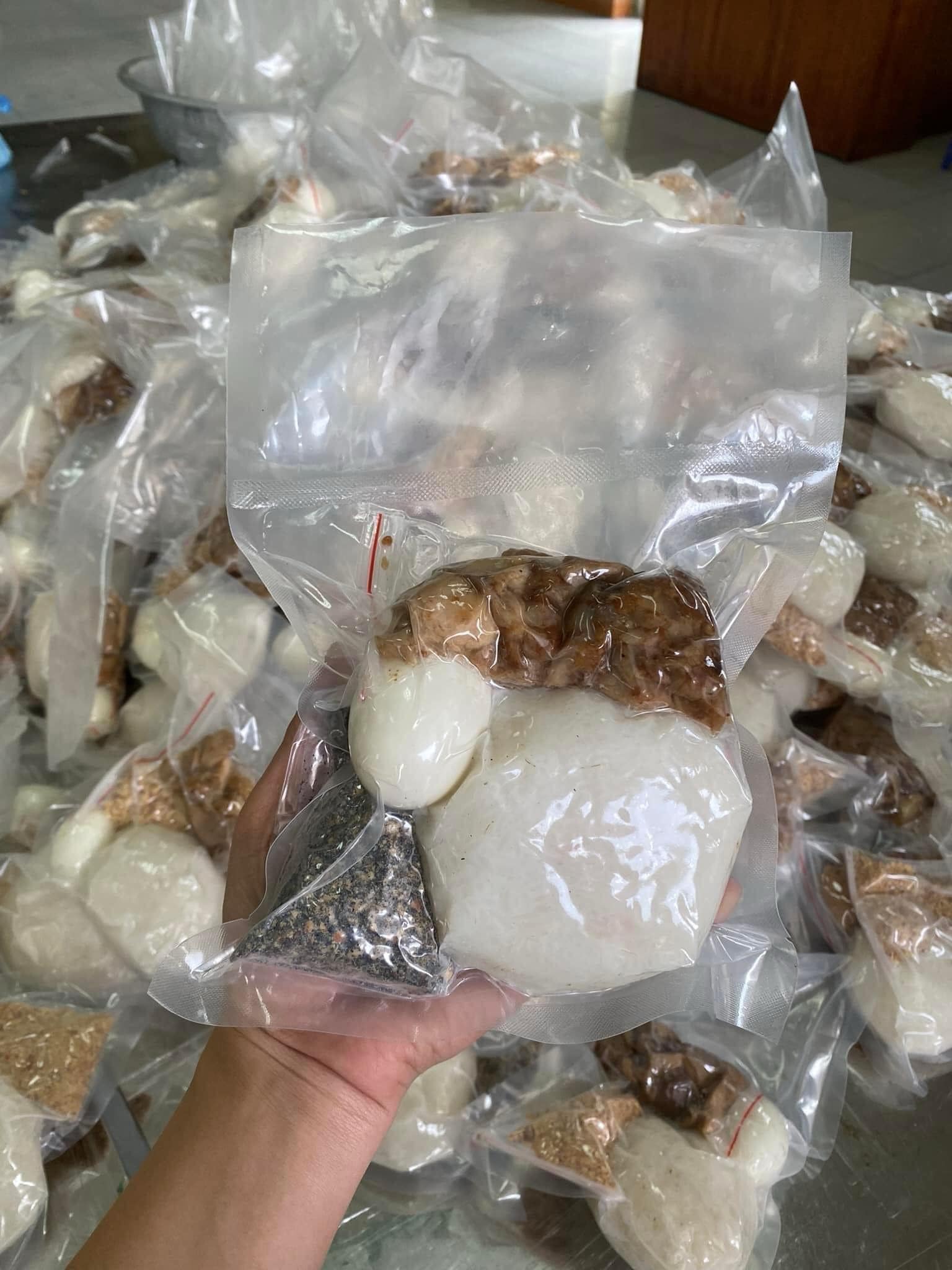 Món cơm "hương vị nguồn cội" giờ đây trở thành thực phẩm cứu trợ vô cùng thiết thực mùa bão lũ- Ảnh 8. Món cơm "hương vị nguồn cội" giờ đây trở thành thực phẩm cứu trợ vô cùng thiết thực mùa bão lũ- Ảnh 8.