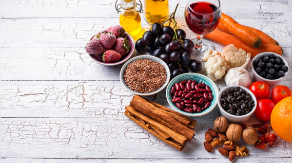 Sau 30 tuổi phụ nữ cần dùng chất bổ sung nào?- Ảnh 3. Folate rất cần thiết cho sự phát triển của tế bào và sức khỏe tim mạch