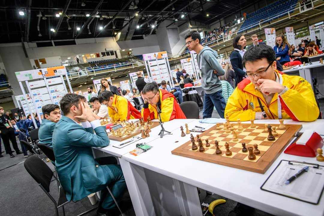 Trường Sơn tỏa sáng, cờ vua Việt Nam bất ngờ đánh bại ĐKVĐ Uzbekistan ở Olympiad- Ảnh 2. Trường Sơn tỏa sáng, cờ vua Việt Nam bất ngờ đánh bại ĐKVĐ Uzbekistan ở Olympiad- Ảnh 2.
