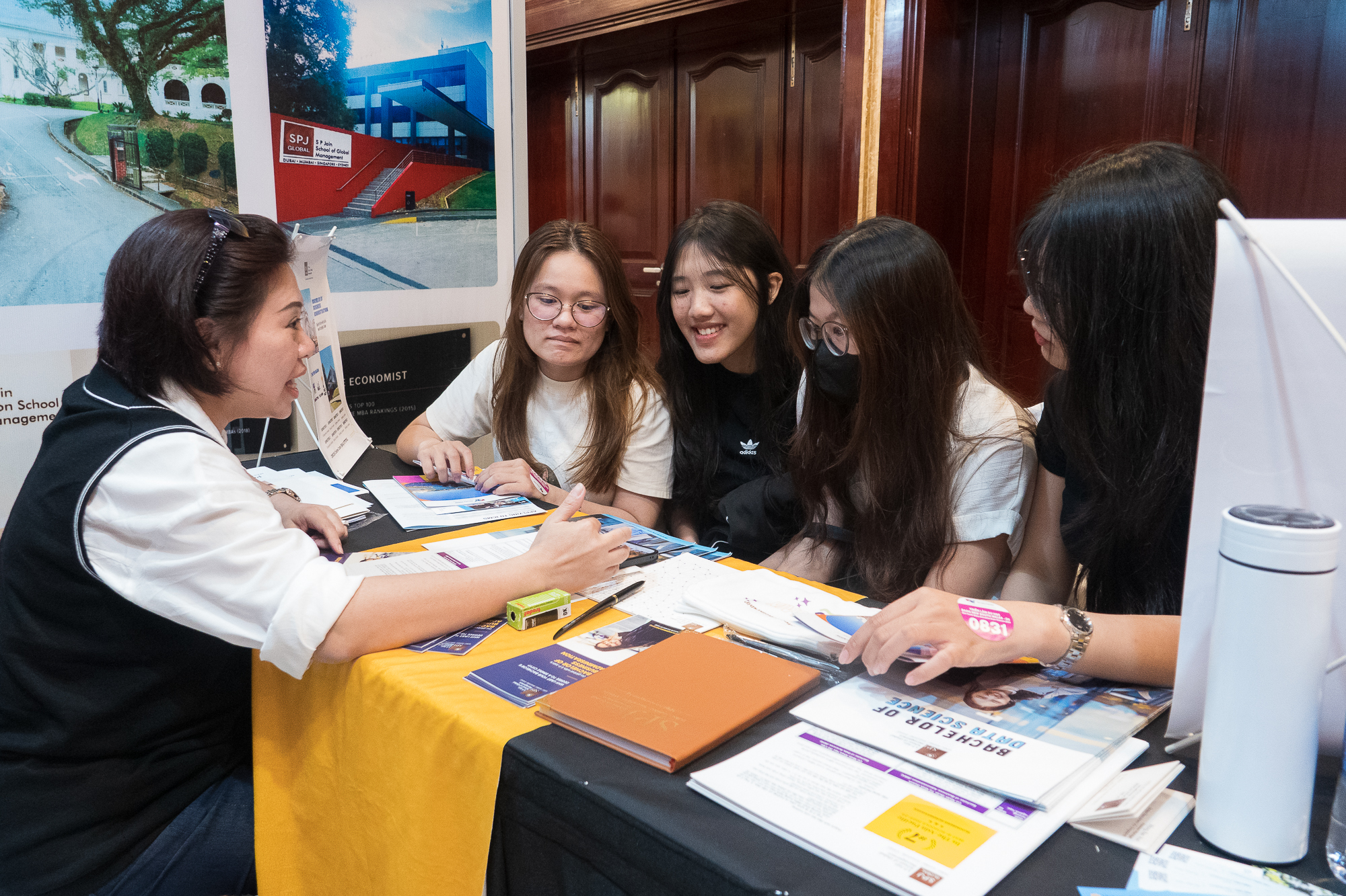 Úc từ chối 1/4 đơn visa du học của người Việt, xét tối đa trong 4 tháng- Ảnh 3. Úc từ chối 1/4 đơn visa du học của người Việt, xét tối đa trong 4 tháng- Ảnh 3.