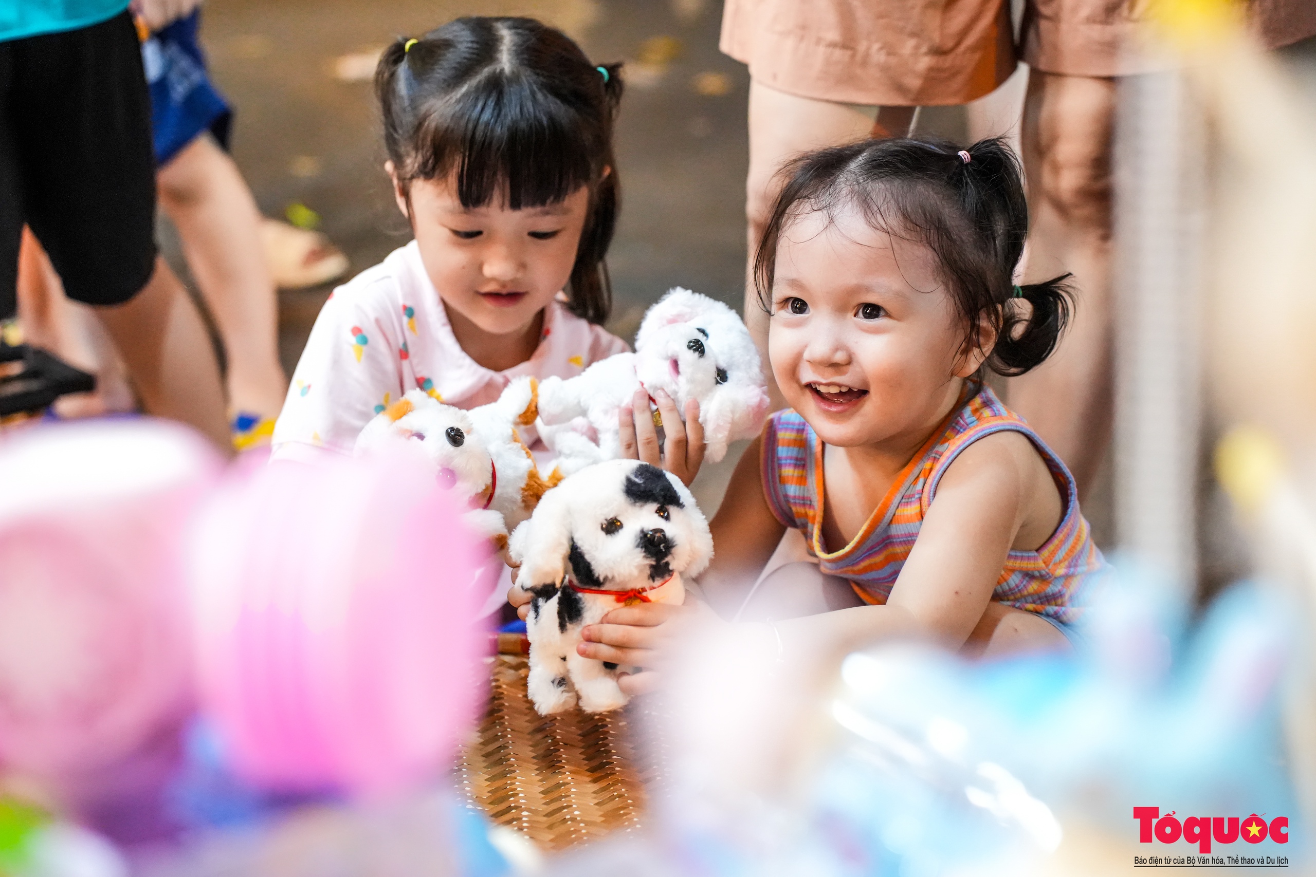 Phố Hàng Mã rực rỡ sắc màu đón Tết Trung thu 2024 - Ảnh 11. Phố Hàng Mã rực rỡ sắc màu đón Tết Trung thu 2024 - Ảnh 11.