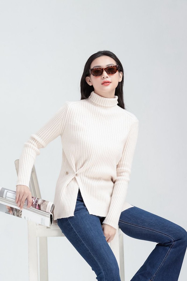 Bí quyết giữ ấm nhưng sành điệu với áo len mùa thu- Ảnh 3. Bí quyết giữ ấm nhưng sành điệu với áo len mùa thu- Ảnh 3.
