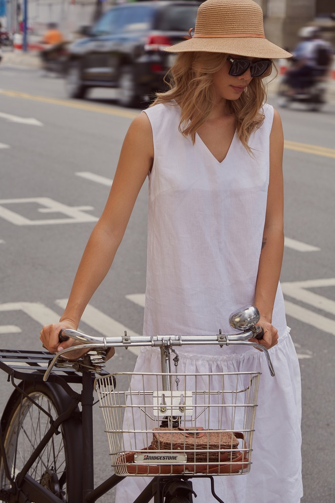 Váy suông linen, trang phục đa năng và thiết thực nhất tủ đồ- Ảnh 3. Váy suông linen, trang phục đa năng và thiết thực nhất tủ đồ- Ảnh 3.