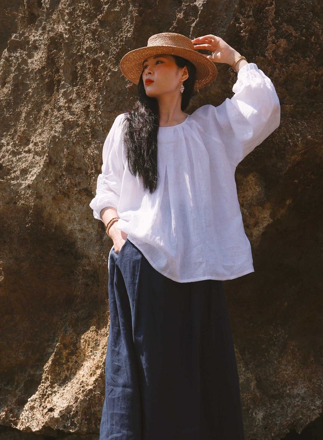 Váy suông linen, trang phục đa năng và thiết thực nhất tủ đồ- Ảnh 10. Váy suông linen, trang phục đa năng và thiết thực nhất tủ đồ- Ảnh 10.