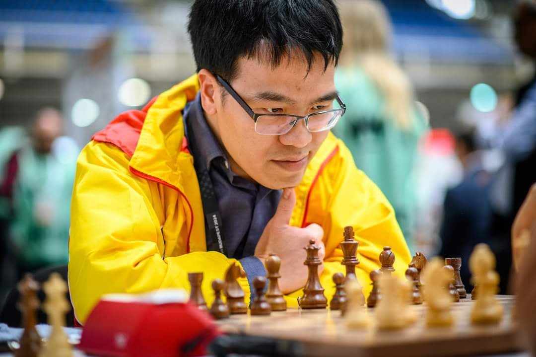 Kỳ tích: Lê Quang Liêm đánh bại 'vua cờ' Trung Quốc, Việt Nam lên hạng nhì Olympiad- Ảnh 2. Kỳ tích: Lê Quang Liêm đánh bại 'vua cờ' Trung Quốc, Việt Nam lên hạng nhì Olympiad- Ảnh 2.