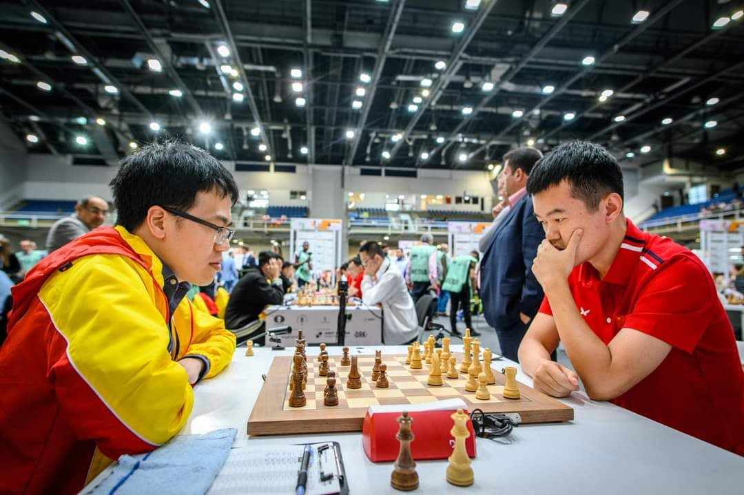 Kỳ tích: Lê Quang Liêm đánh bại 'vua cờ' Trung Quốc, Việt Nam lên hạng nhì Olympiad- Ảnh 3. Kỳ tích: Lê Quang Liêm đánh bại 'vua cờ' Trung Quốc, Việt Nam lên hạng nhì Olympiad- Ảnh 3.