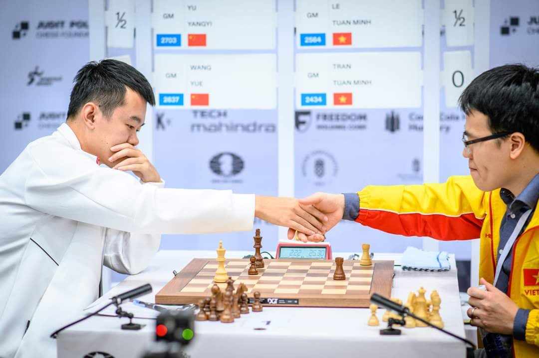 Ấn tượng khoảnh khắc Lê Quang Liêm đánh bại 'vua cờ' người Trung Quốc- Ảnh 6. Ấn tượng khoảnh khắc Lê Quang Liêm đánh bại 'vua cờ' người Trung Quốc- Ảnh 6.