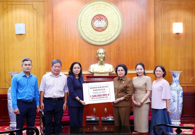 Bộ Văn hóa, Thể thao và Du lịch trao 1,5 tỷ đồng ( đợt 1) ủng hộ đồng bào bị thiệt hại bởi bão lũ - Ảnh 2. Bộ Văn hóa, Thể thao và Du lịch trao 1,5 tỷ đồng ( đợt 1) ủng hộ đồng bào bị thiệt hại bởi bão lũ - Ảnh 2.