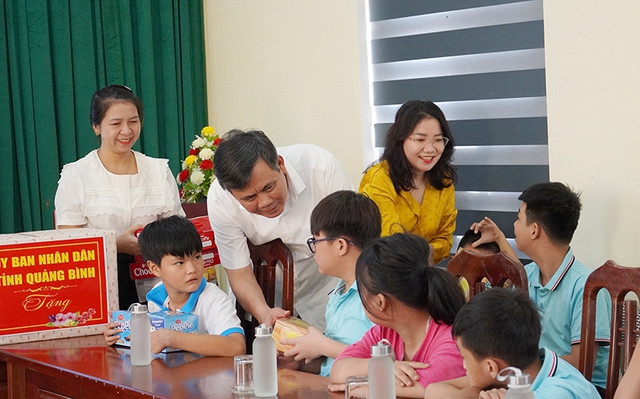 Tết Trung thu ấm áp tại các cơ sở giáo dục khuyết tật - Ảnh 2. Tết Trung thu ấm áp tại các cơ sở giáo dục khuyết tật - Ảnh 2.