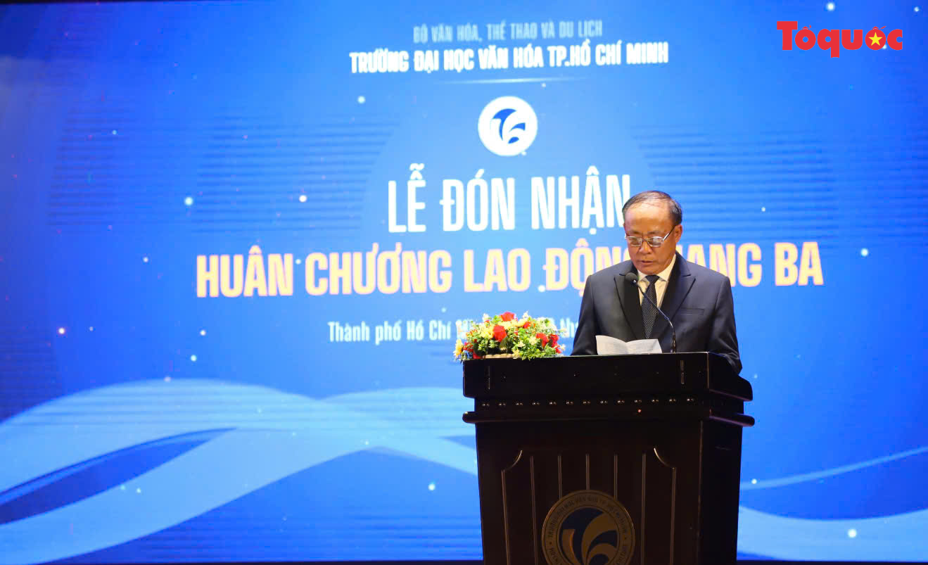Buổi lễ khai giảng ấm áp của thầy và trò Trường Đại học Văn hóa TP. Hồ Chí Minh - Ảnh 2. Buổi lễ khai giảng ấm áp của thầy và trò Trường Đại học Văn hóa TP. Hồ Chí Minh - Ảnh 2.