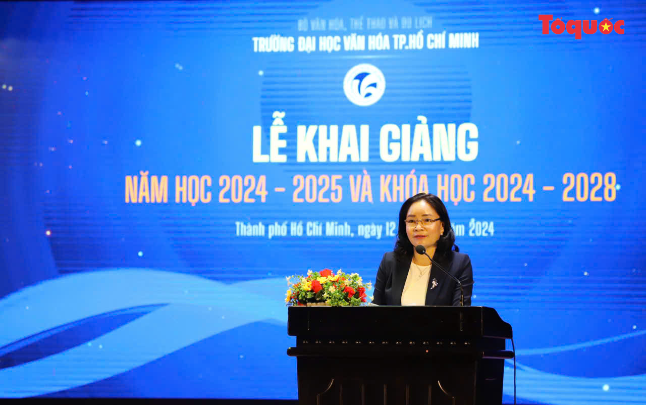 Buổi lễ khai giảng ấm áp của thầy và trò Trường Đại học Văn hóa TP. Hồ Chí Minh - Ảnh 4. Buổi lễ khai giảng ấm áp của thầy và trò Trường Đại học Văn hóa TP. Hồ Chí Minh - Ảnh 4.