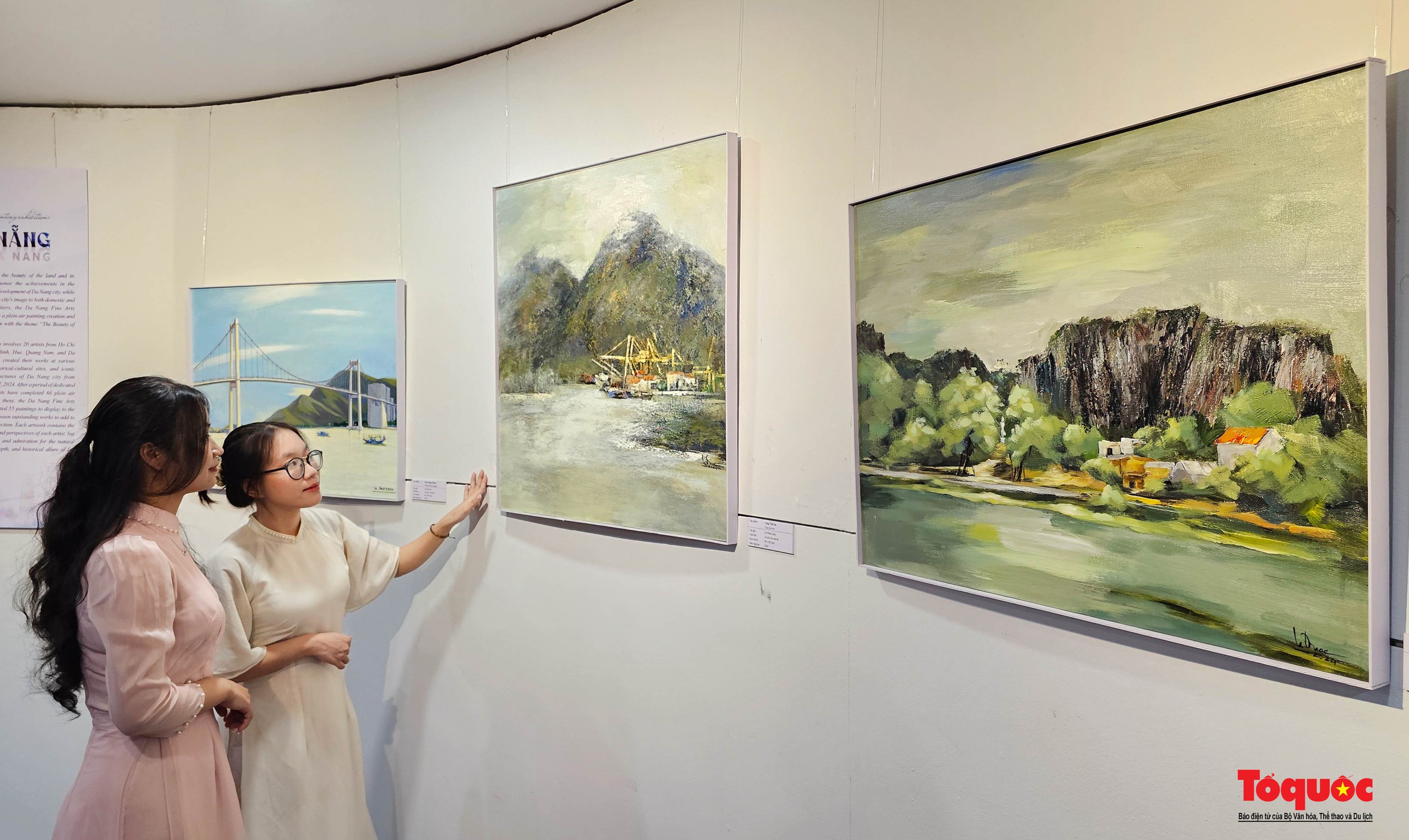 Khai mạc triển lãm mỹ thuật “Nét đẹp Đà Nẵng” năm 2024 - Ảnh 19. Khai mạc triển lãm mỹ thuật “Nét đẹp Đà Nẵng” năm 2024 - Ảnh 19.