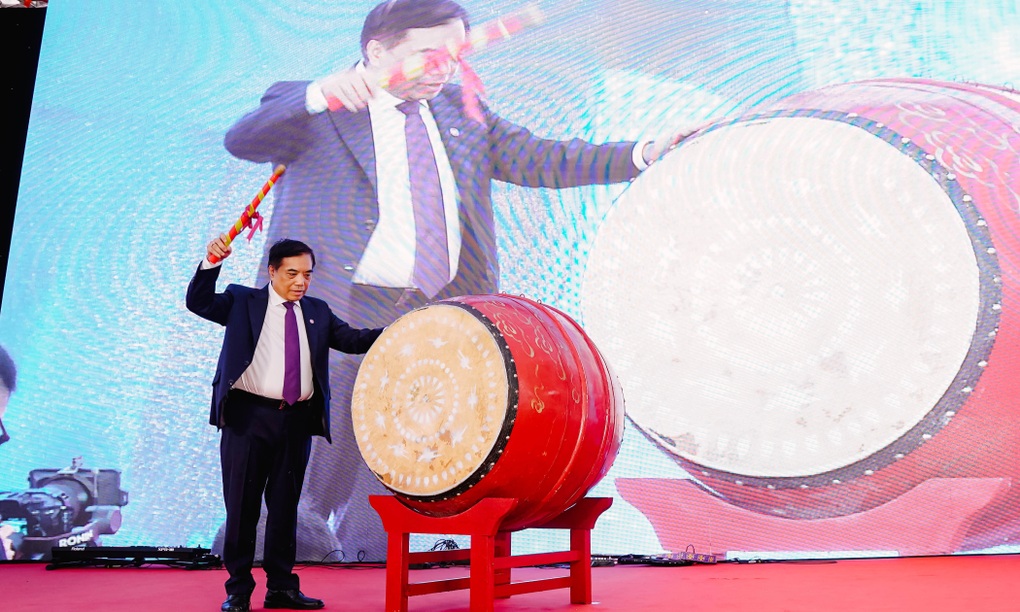Trường đại học thay lẵng hoa khai giảng bằng mã QR Mặt trận Tổ quốc - 2 Trường đại học thay lẵng hoa khai giảng bằng mã QR Mặt trận Tổ quốc - 2