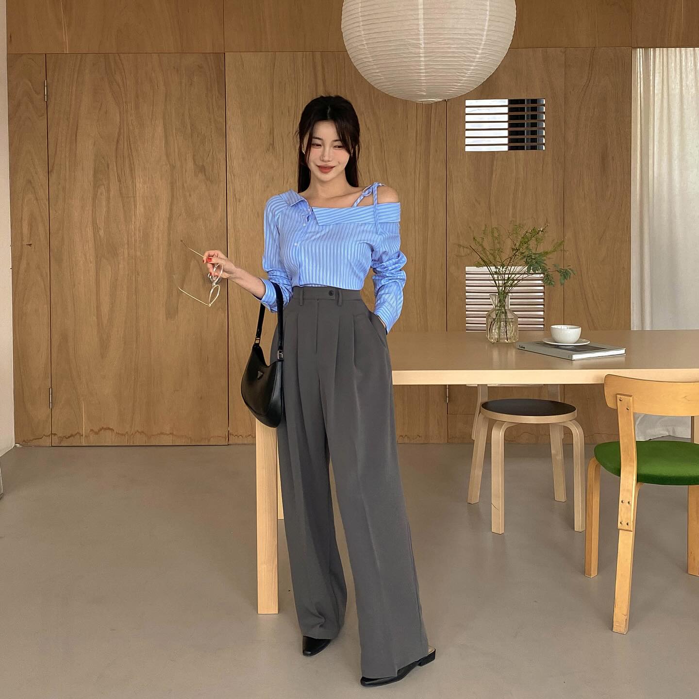 10 cách mặc quần âu màu trung tính đơn giản mà đẹp tới công sở- Ảnh 10. 10 cách mặc quần âu màu trung tính đơn giản mà đẹp tới công sở- Ảnh 10.