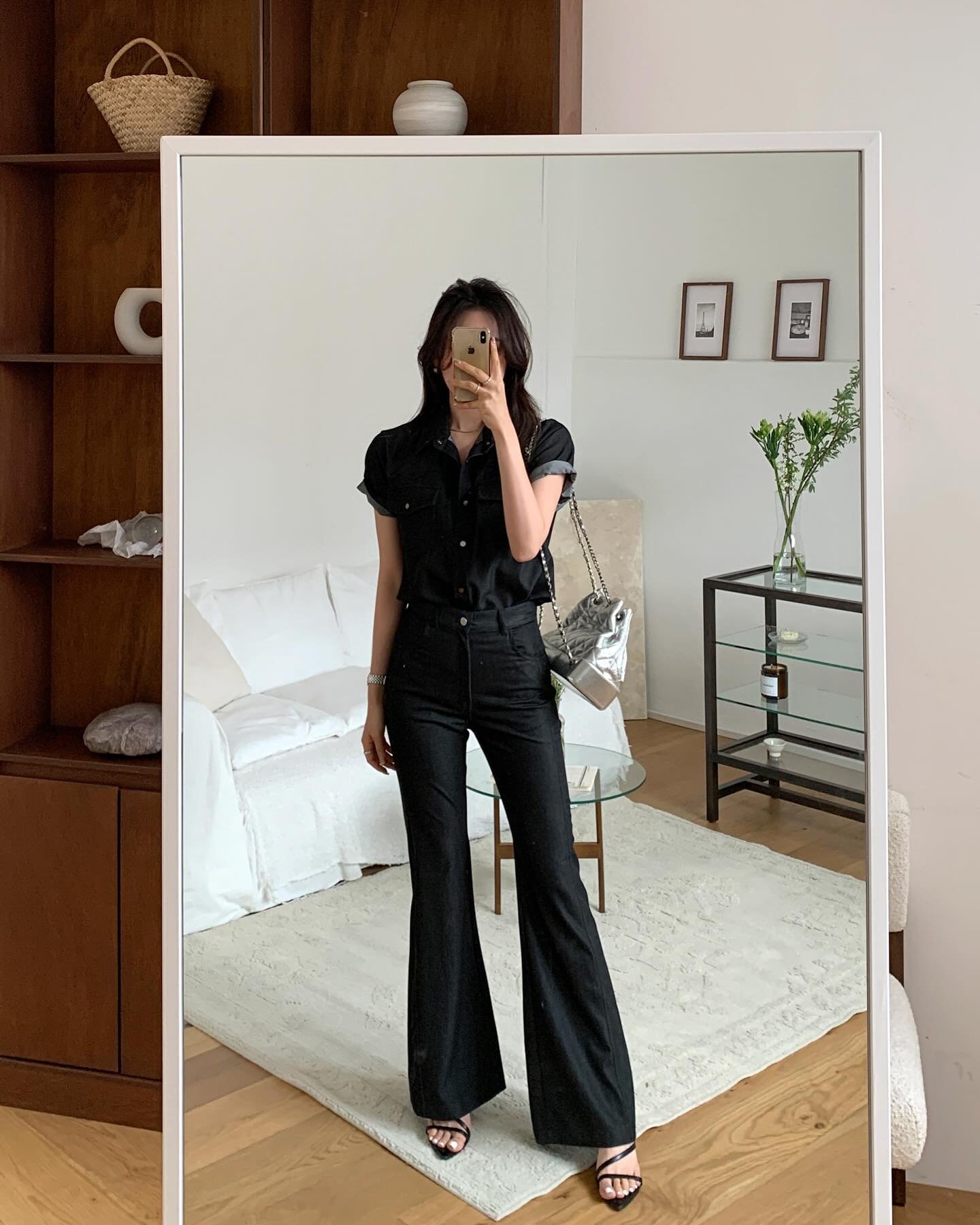 10 cách mặc trang phục denim vừa trẻ trung vừa thanh lịch tới công sở- Ảnh 3. 10 cách mặc trang phục denim vừa trẻ trung vừa thanh lịch tới công sở- Ảnh 3.