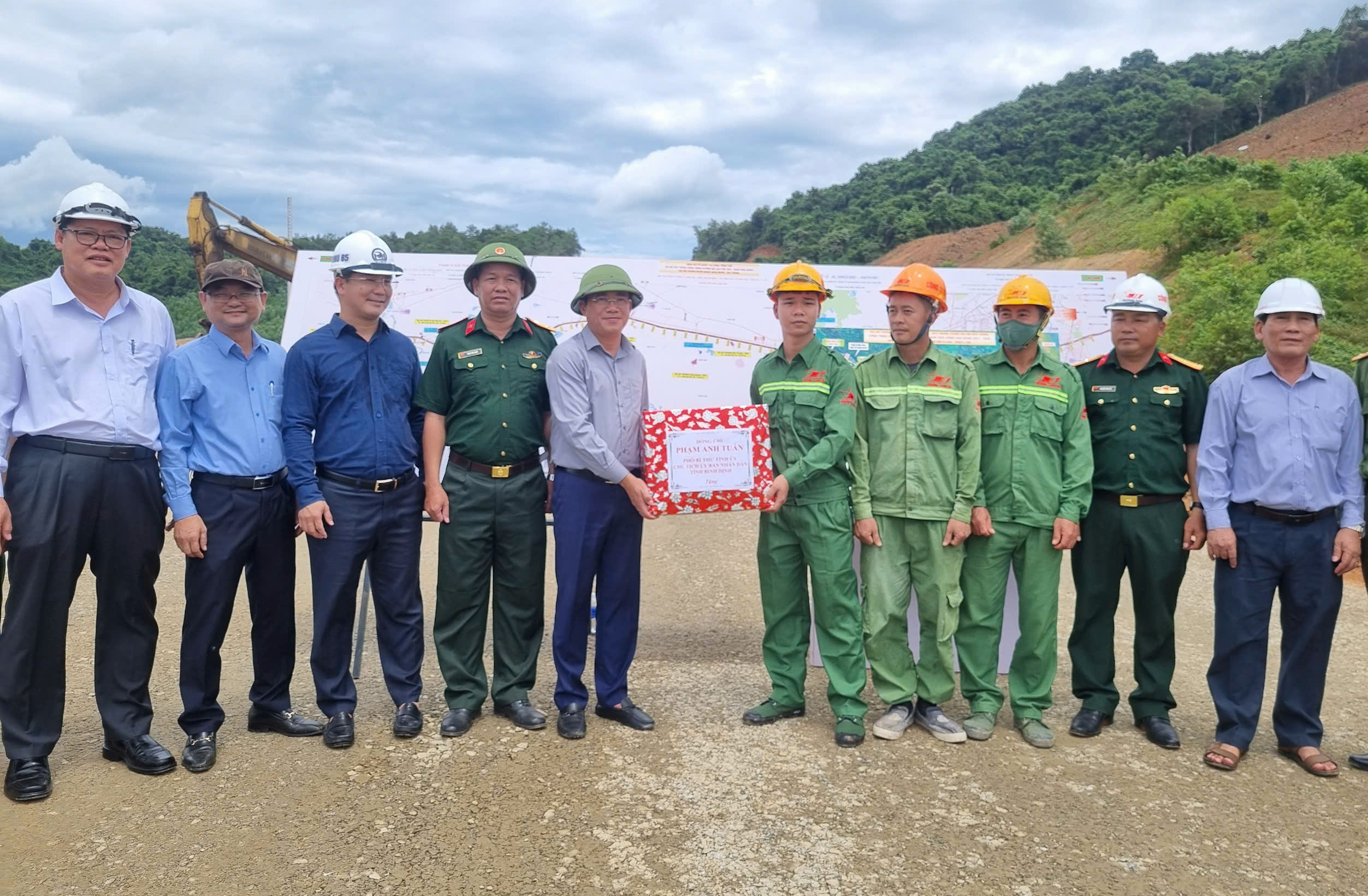 Bình Định tháo gỡ vướng mắc, đẩy nhanh tiến độ các dự án cao tốc- Ảnh 2. Bình Định tháo gỡ vướng mắc, đẩy nhanh tiến độ các dự án cao tốc- Ảnh 2.