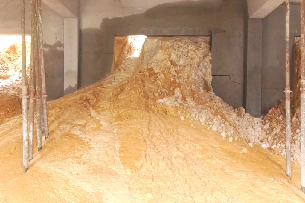 Trường bị sạt lở, hơn 260 học sinh phải đi học nhờ - 2 Trường bị sạt lở, hơn 260 học sinh phải đi học nhờ - 2