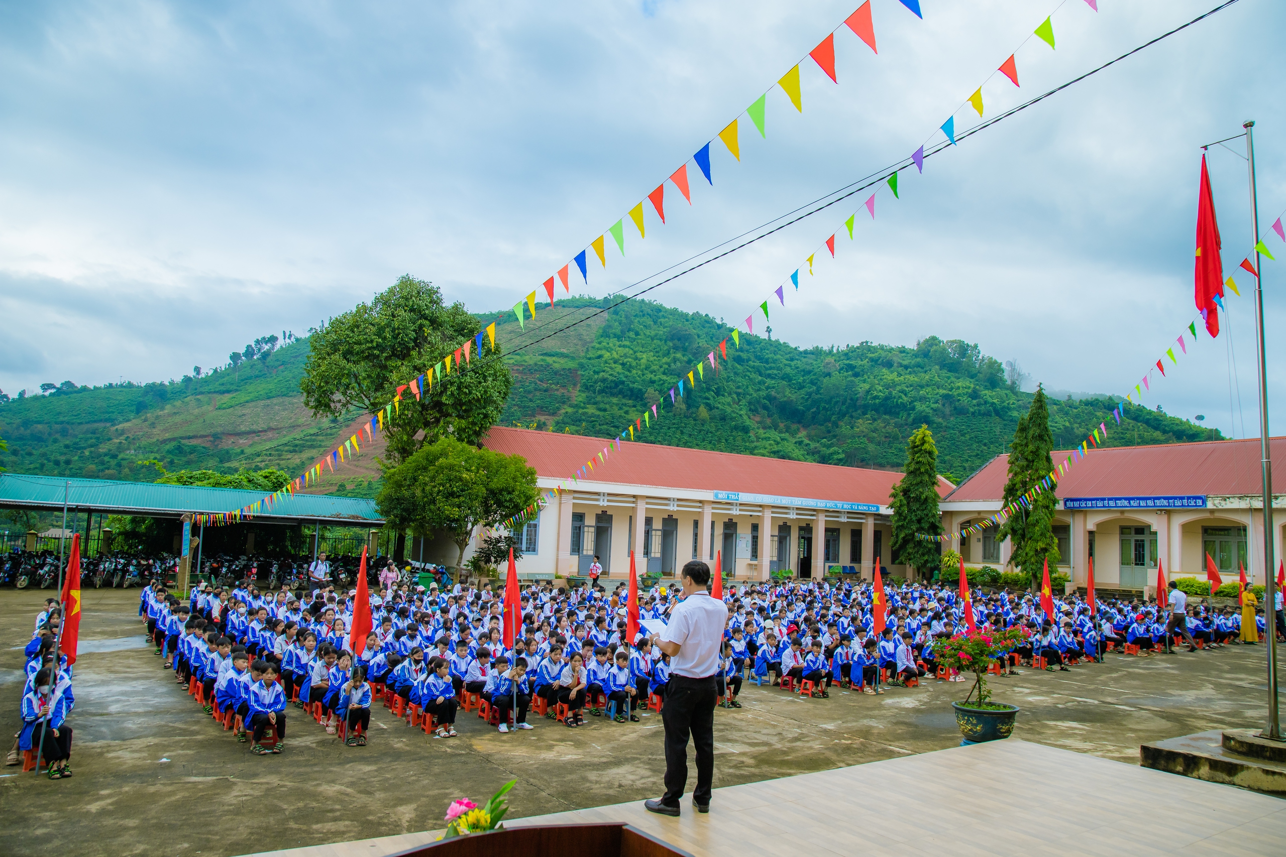 Chênh lệch lương hơn 3 lần giữa giáo viên hợp đồng và biên chế - Ảnh 5.