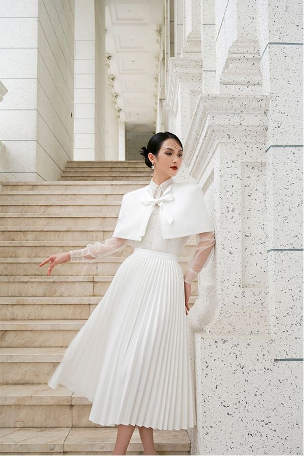 Diện váy midi tạo điểm nhấn thanh lịch và chuyên nghiệp cho phong cách công sở
- Ảnh 9. Diện váy midi tạo điểm nhấn thanh lịch và chuyên nghiệp cho phong cách công sở
- Ảnh 9.