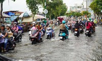 Chiều nay, triều cường đạt đỉnh, TPHCM vẫn mưa dông vào cuối tuần