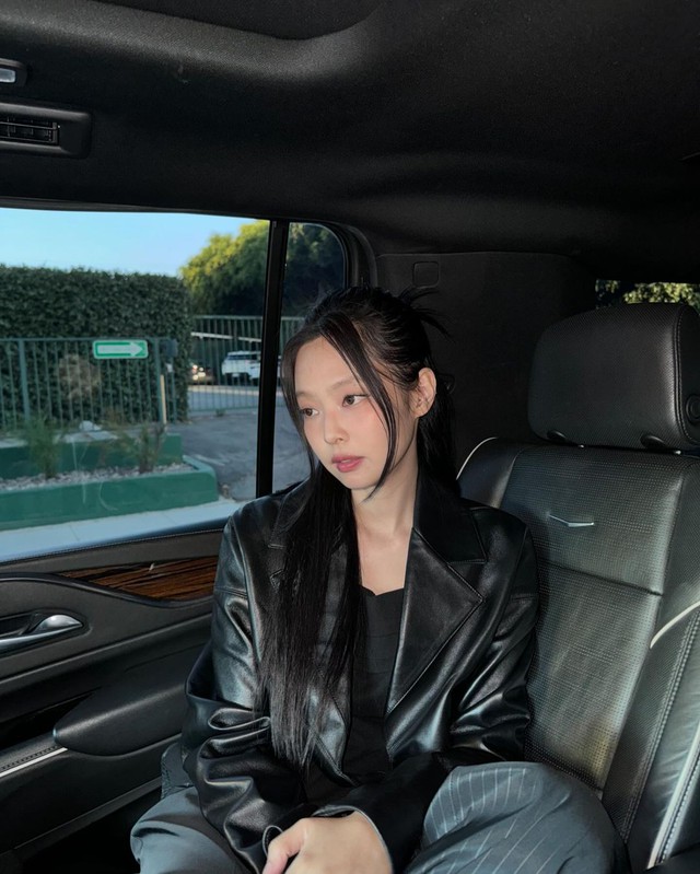 BlackPink phối đồ gam đen đơn giản mà vẫn sang trọng- Ảnh 5. BlackPink phối đồ gam đen đơn giản mà vẫn sang trọng- Ảnh 5.