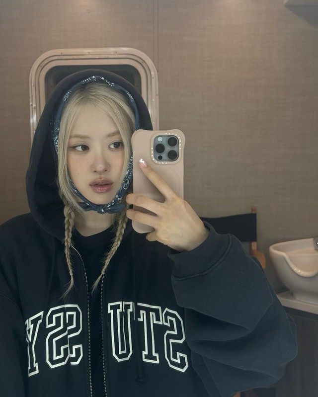 BlackPink phối đồ gam đen đơn giản mà vẫn sang trọng- Ảnh 7. BlackPink phối đồ gam đen đơn giản mà vẫn sang trọng- Ảnh 7.