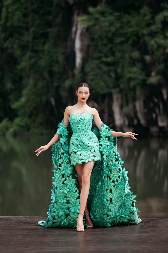 H'Hen Niê, Ngọc Châu, Xuân Hạnh đi bè đến sàn catwalk trong show Lê Thanh Hòa- Ảnh 11. H'Hen Niê, Ngọc Châu, Xuân Hạnh đi bè đến sàn catwalk trong show Lê Thanh Hòa- Ảnh 11.