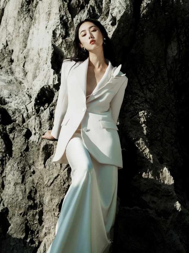 Đi làm đi chơi đều tiện nhờ bản phối từ áo vest, blazer thu đông- Ảnh 3. Đi làm đi chơi đều tiện nhờ bản phối từ áo vest, blazer thu đông- Ảnh 3.
