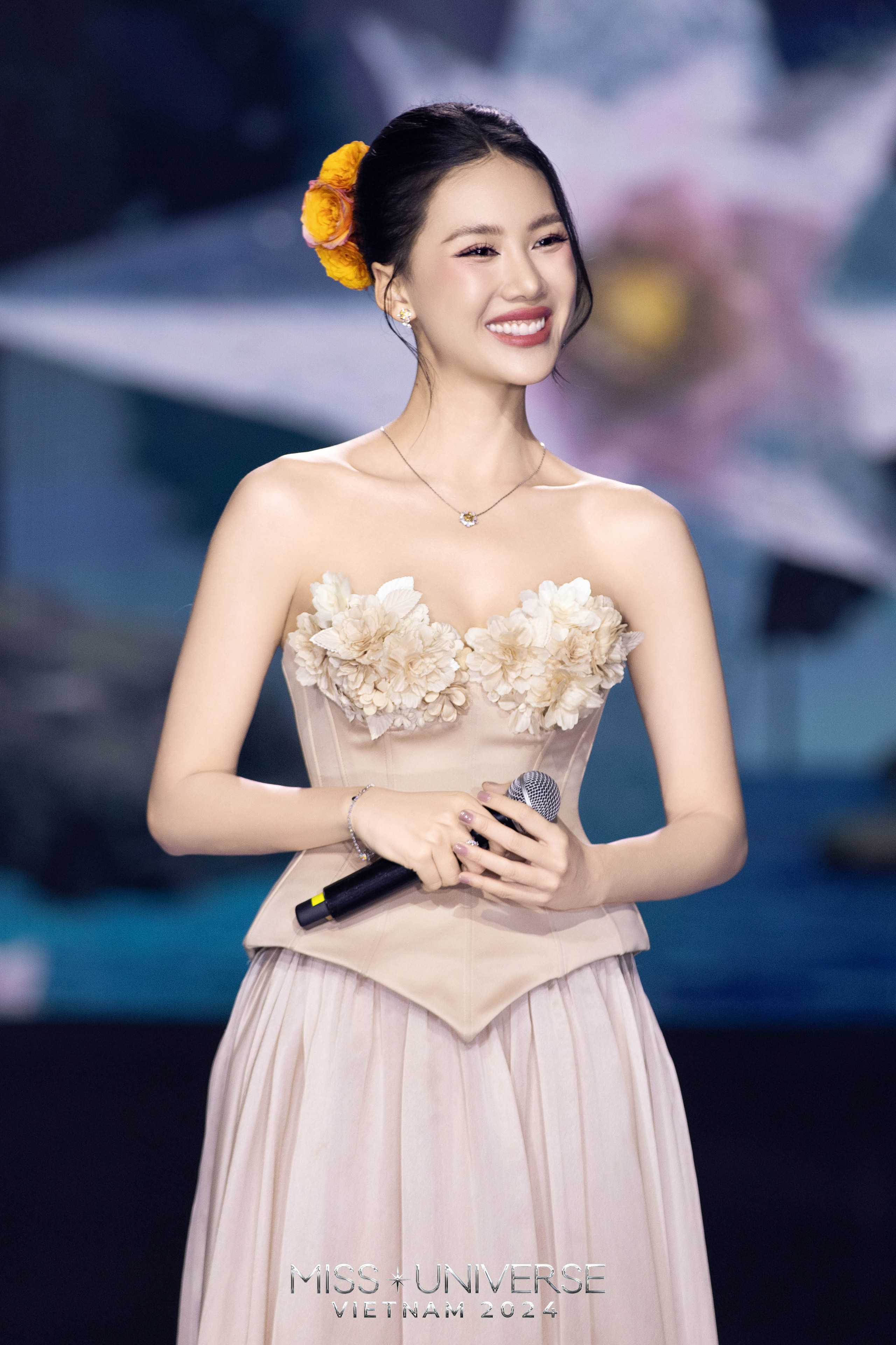 Lần đầu trở thành Host, Bùi Quỳnh Hoa đầu tư trang phục cỡ nào?- Ảnh 11. Lần đầu trở thành Host, Bùi Quỳnh Hoa đầu tư trang phục cỡ nào?- Ảnh 11.