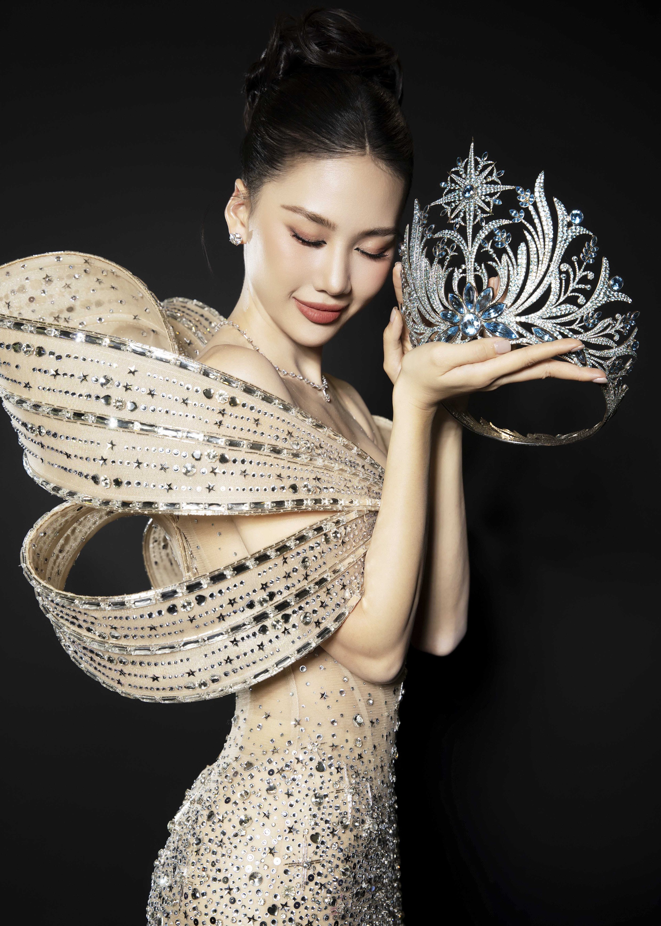 Lần đầu trở thành Host, Bùi Quỳnh Hoa đầu tư trang phục cỡ nào?- Ảnh 14. Lần đầu trở thành Host, Bùi Quỳnh Hoa đầu tư trang phục cỡ nào?- Ảnh 14.