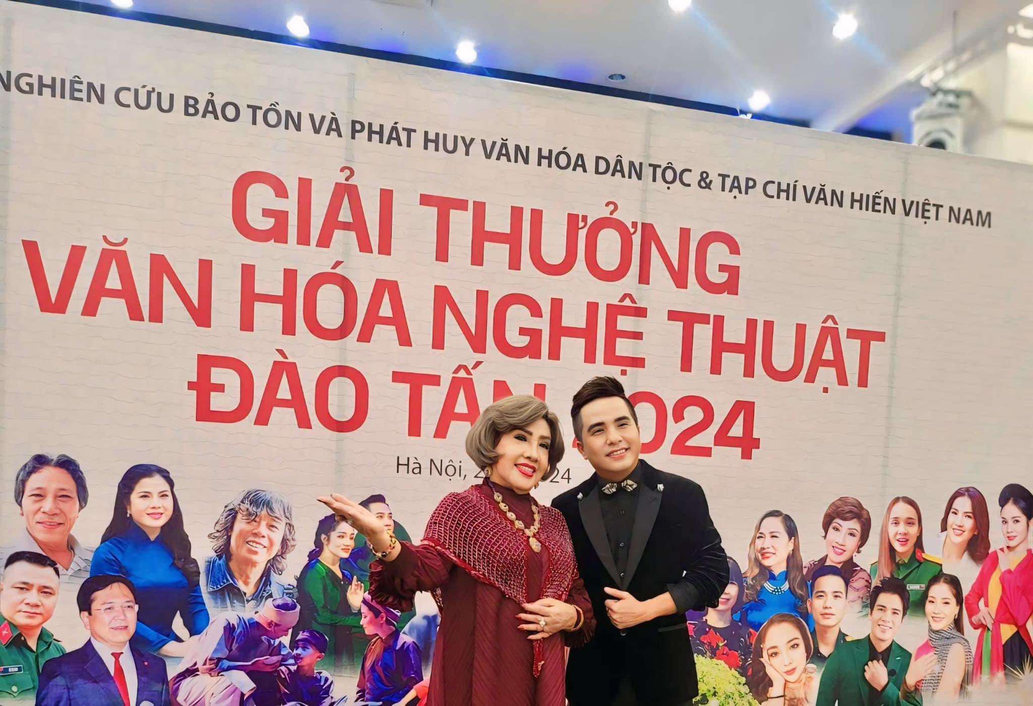 NSND Lệ Thủy và ca sĩ Dương Đình Trí được trao giải thưởng Đào Tấn- Ảnh 5. NSND Lệ Thủy và ca sĩ Dương Đình Trí được trao giải thưởng Đào Tấn- Ảnh 5.