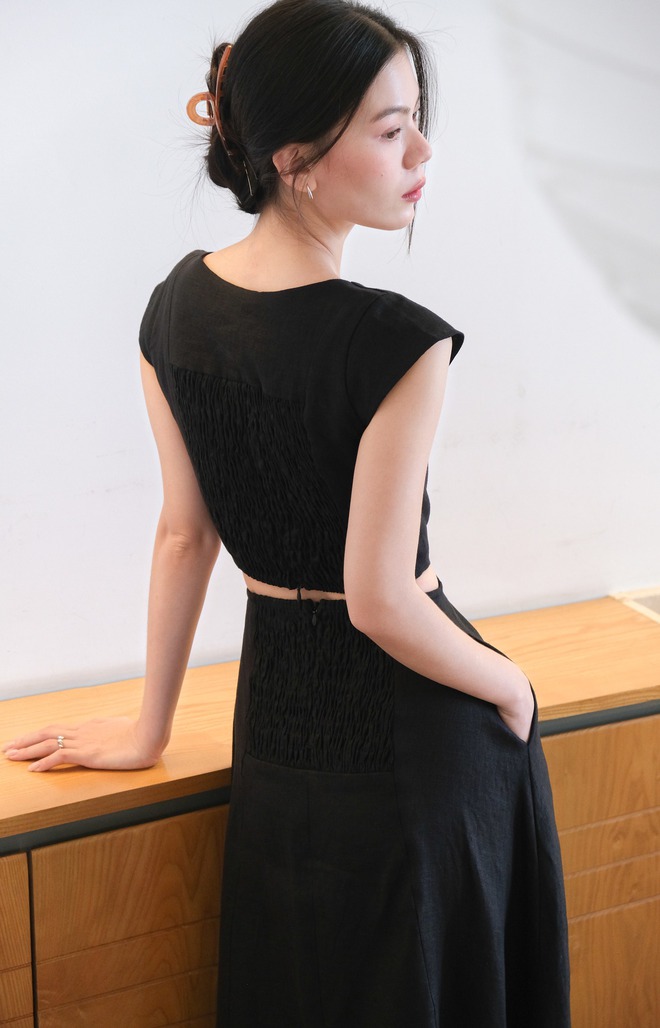 Bước vào mùa thu dịu dàng cùng trang phục linen- Ảnh 4. Bước vào mùa thu dịu dàng cùng trang phục linen- Ảnh 4.