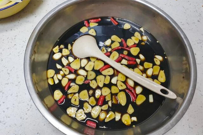 Cách làm củ cải muối chua giòn, ngon, lại đẹp mắt - Ảnh 3. Cách làm củ cải muối chua giòn, ngon, lại đẹp mắt - Ảnh 3.